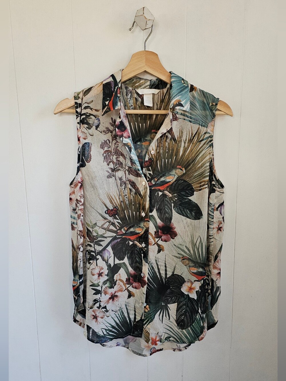 H&M Beige Tropical Print Sleeveless Button-Down Top